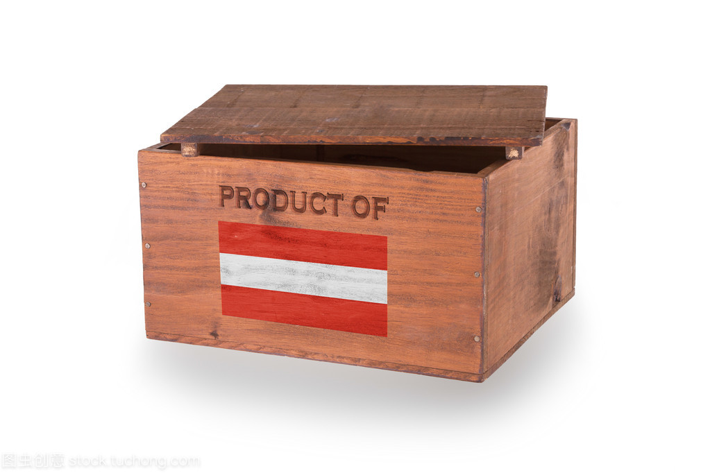孤独的承载者 白色背景下的木包装箱